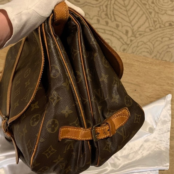 🔴SOLD🔴Authenticated Louis Vuitton Saumur Bag - Picture 4 of 10